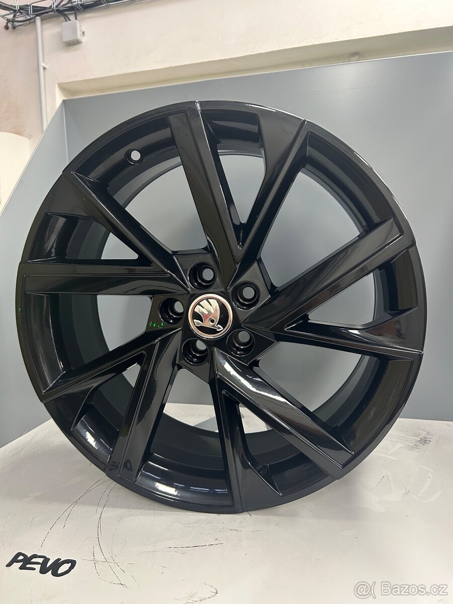 Origo Škoda Alu r18 5x100 Vega + aero kryty kol TOP stav