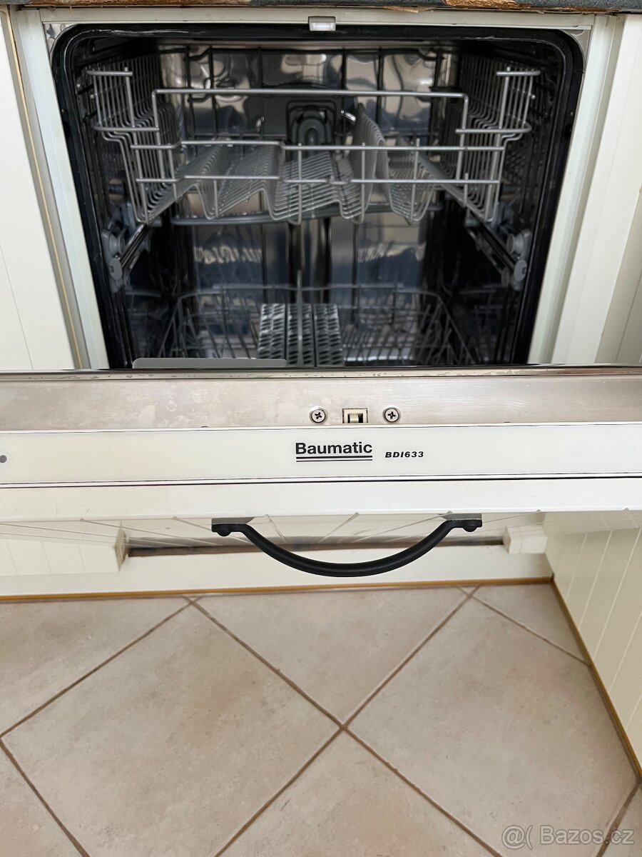 Myčka nádobí plně vestavná 60cm