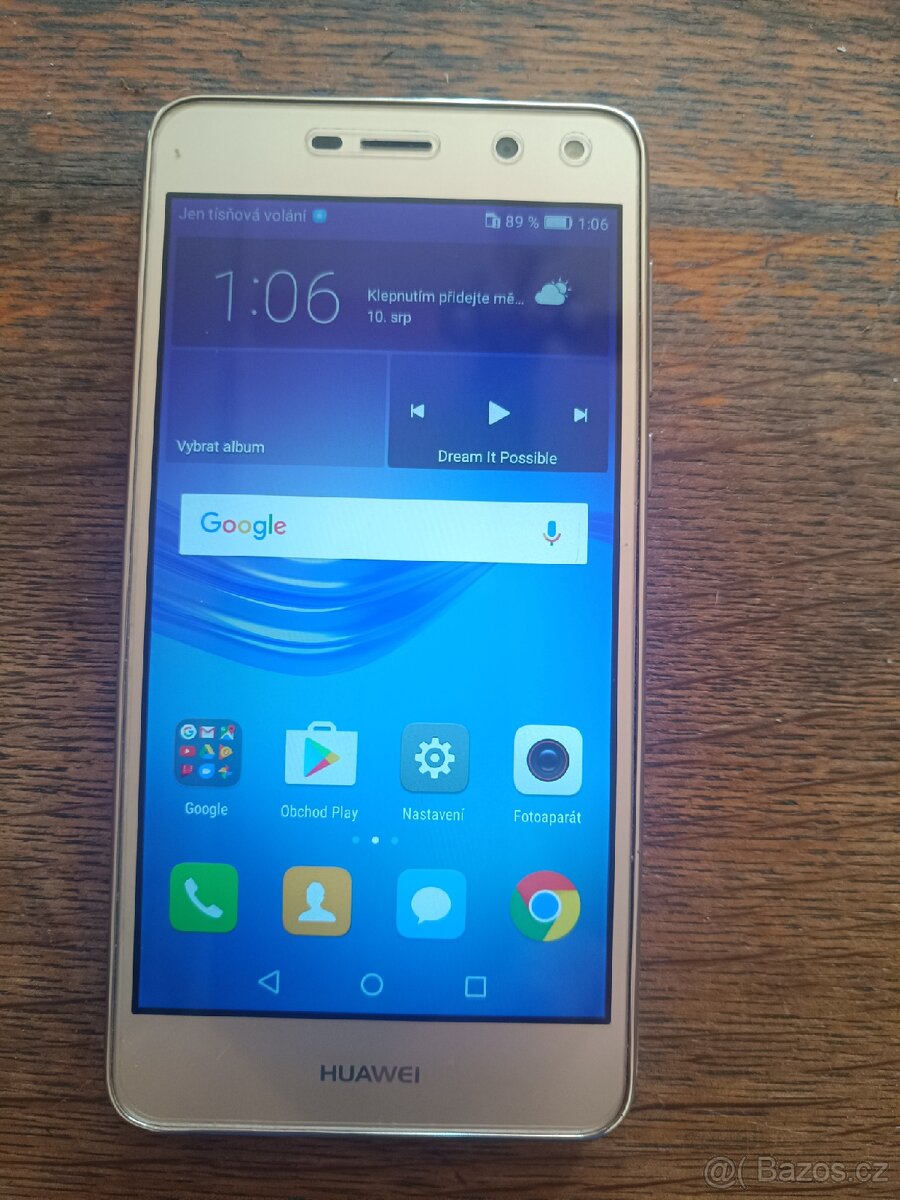 Telefon Huawei, telefon je plně funkční, bez škrábanců