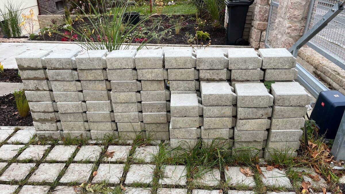 Zatravňovací dlažba