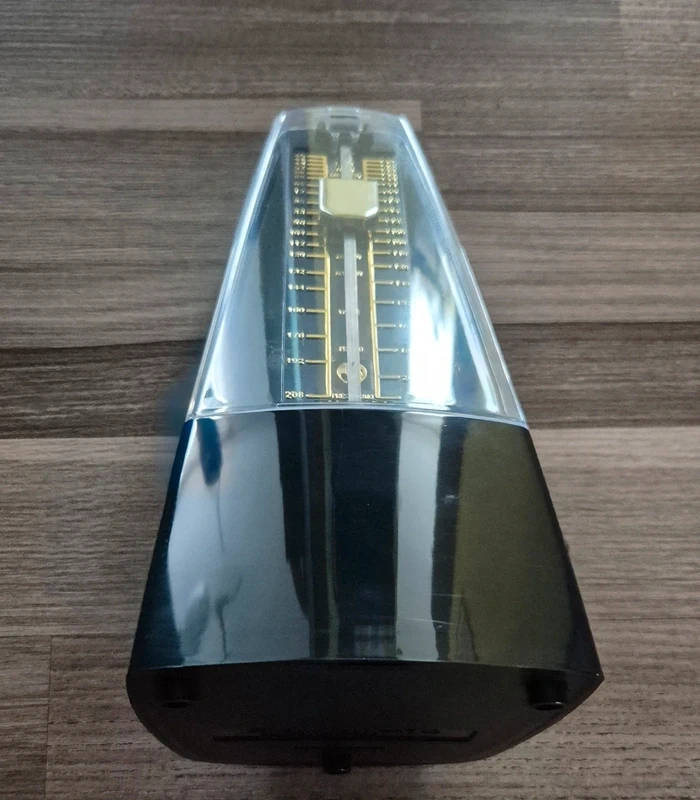 Nový metronom 22x10x10cm,balíkovna 50Kč