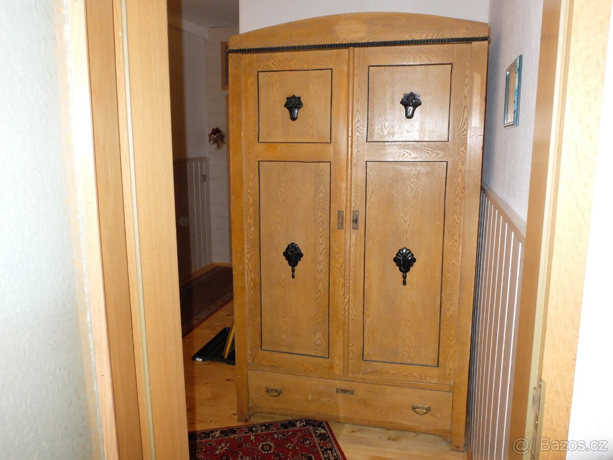 Secesní starožitná velká skříň 1900....118x205x61cm