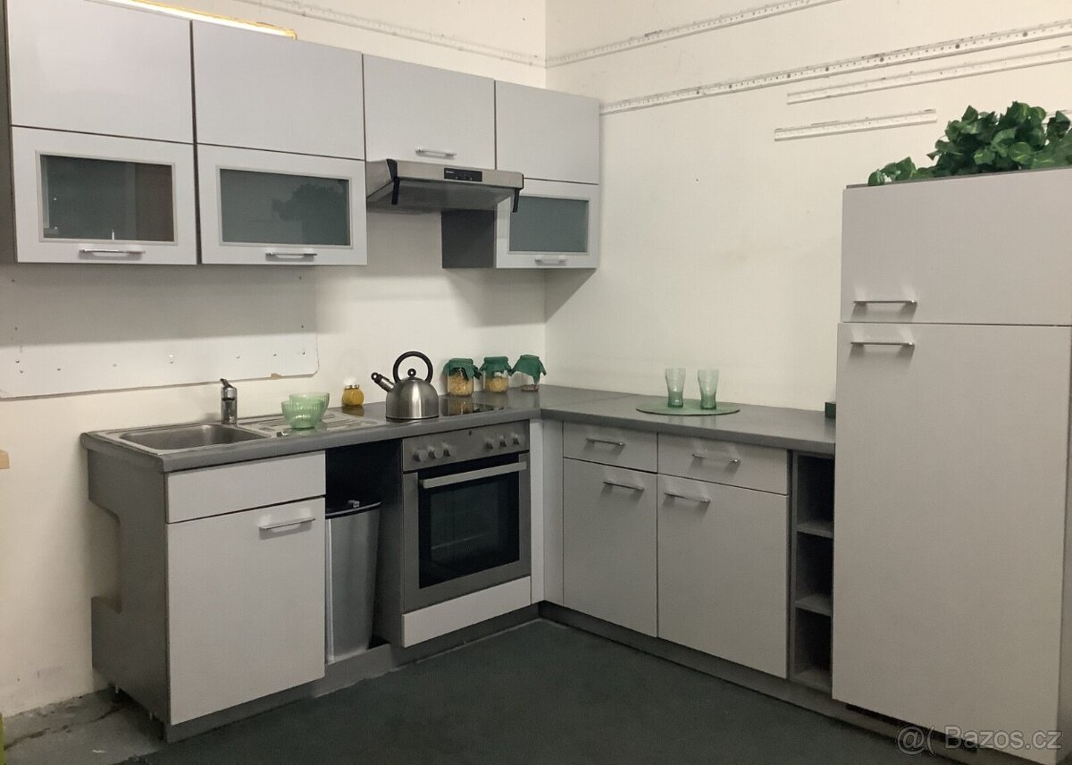 Moderní šedá kuchyně LUNARA