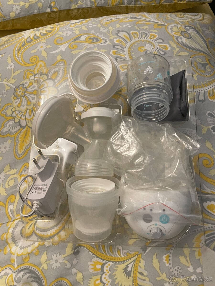 Elektrická odsávačka a skleněná láhev Dr Brown