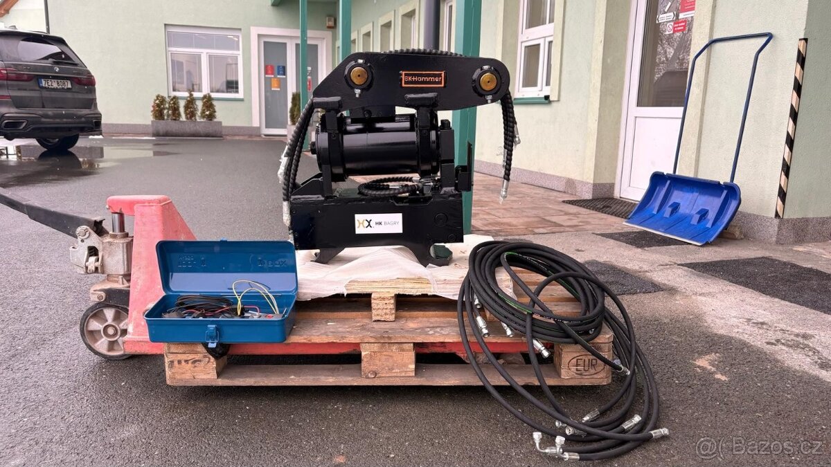 Naklápěcí hlava pro rýpadla JCB 6 - 10 tun BK HAMMER