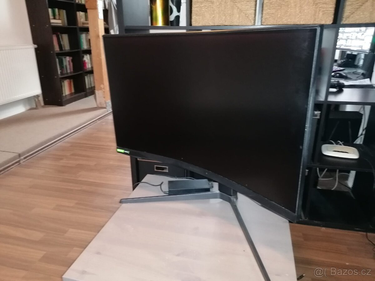 Samsung Odyssey G7 27" 240 Hz, QLED