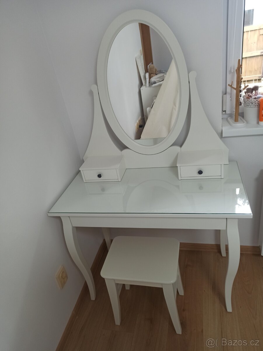 Kosmetický stolek se stoličkou Ikea