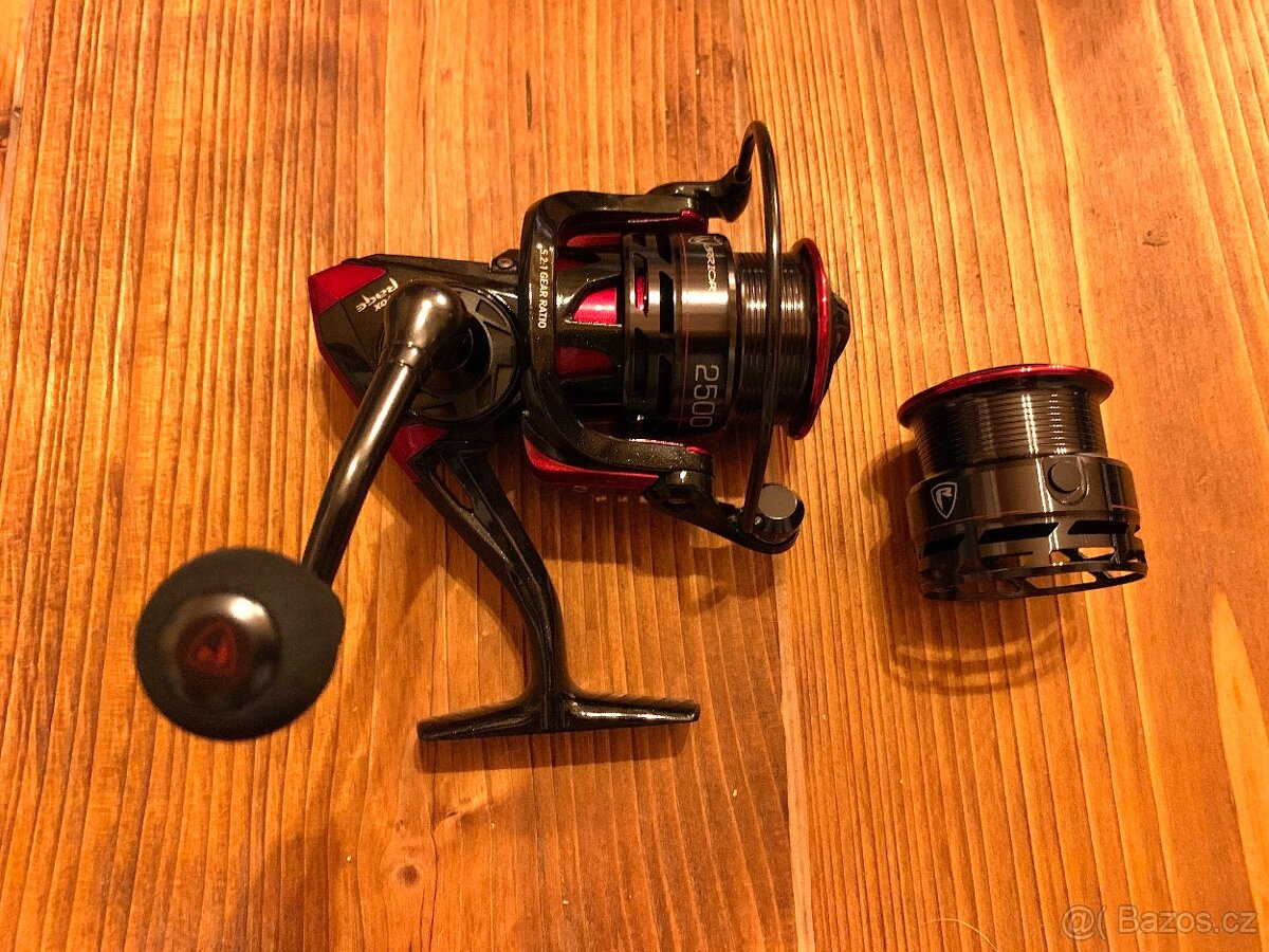 FOX RAGE NAVIJÁK WARRIOR 2500 REEL+rezervni civka