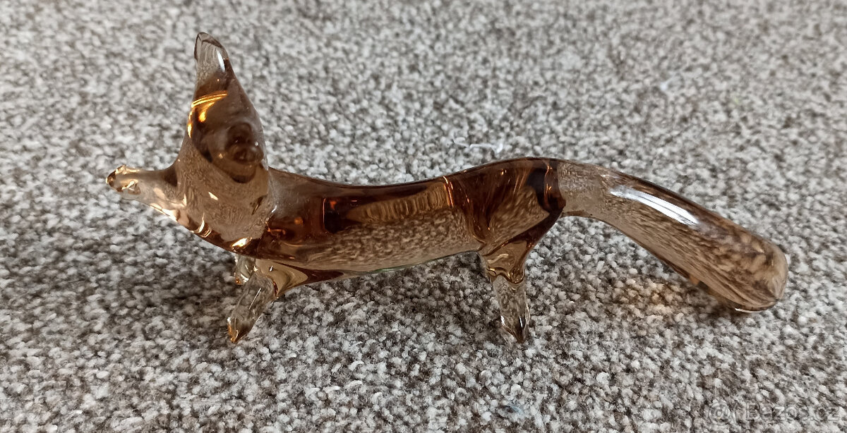 Skleněná figurka liška – hutní sklo, sklárna Škrdlovice