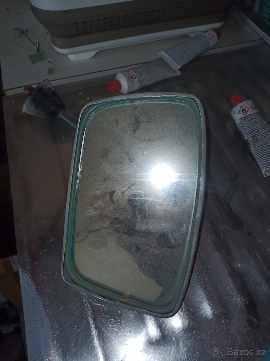 Koupím zrcátka na Škoda 1203 ....