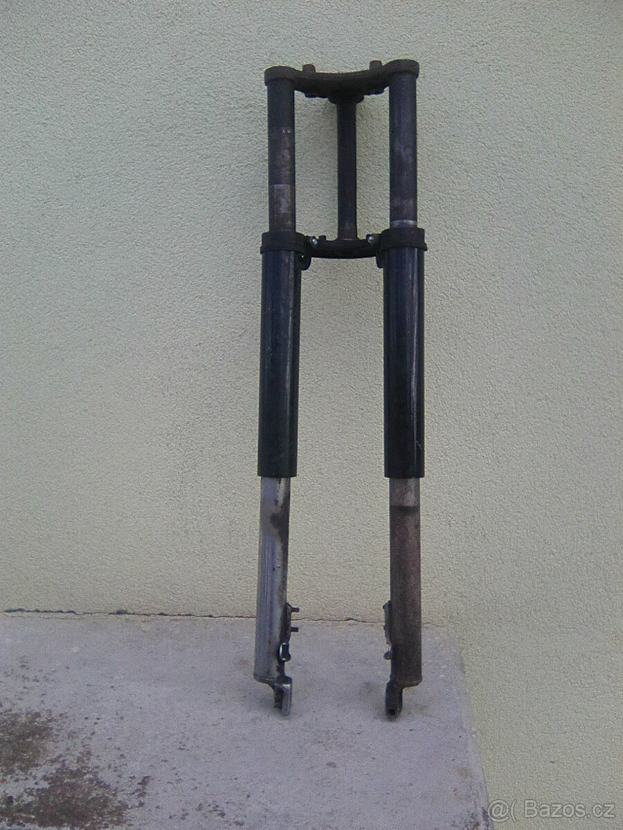 čz 175/450 - p.vidle,výfuk,kryty motoru s logem ČZ,vzpěra