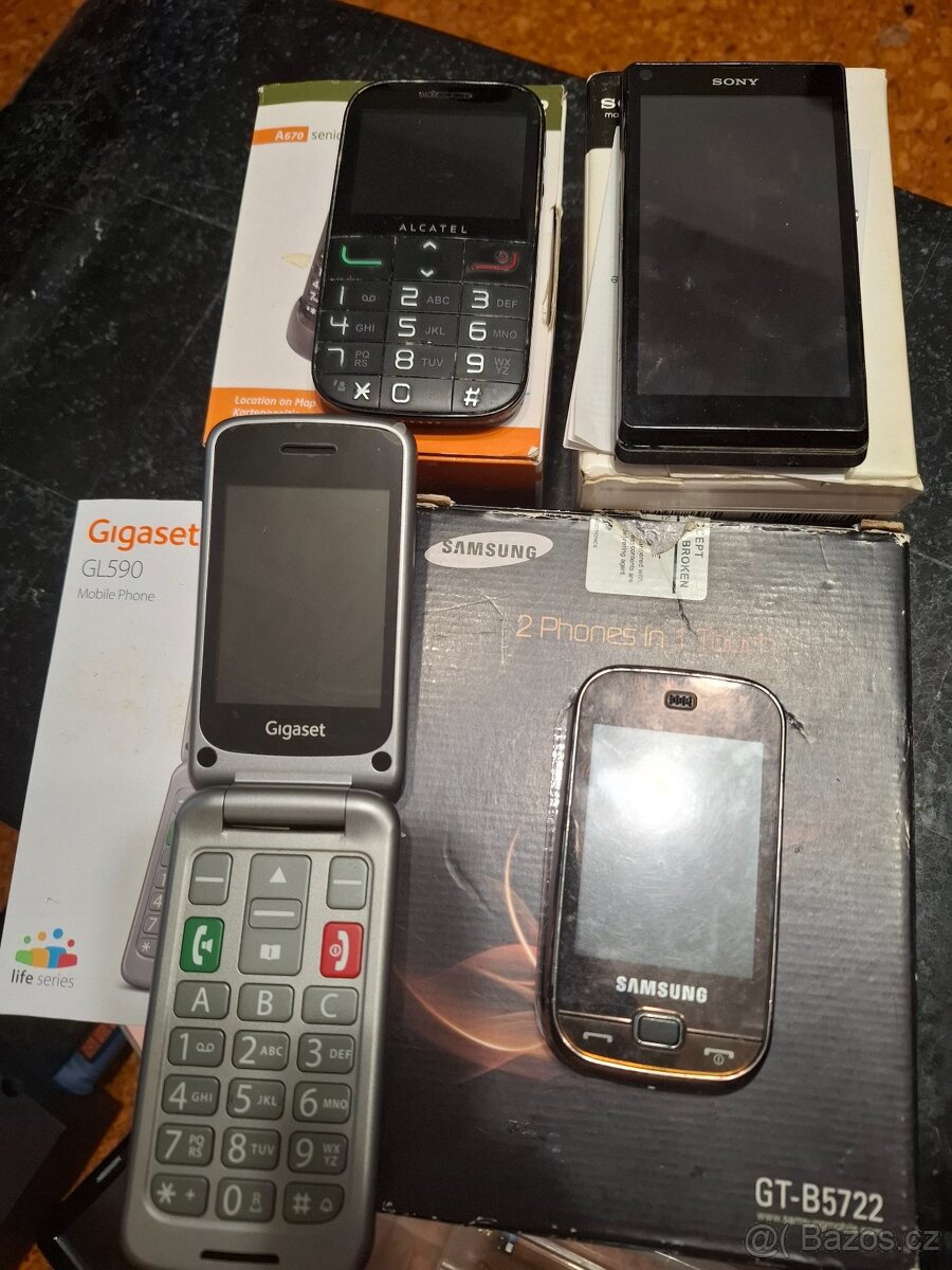 Staré mobilní telefony