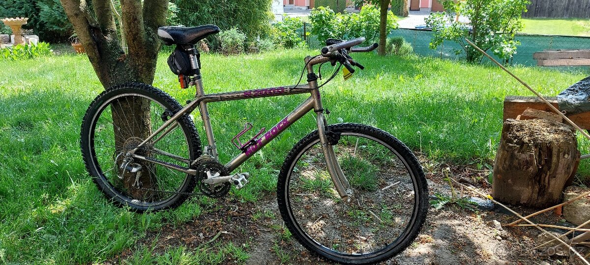 MTB Hot Rock - staré dobré horské kolo - nově pneu a duše