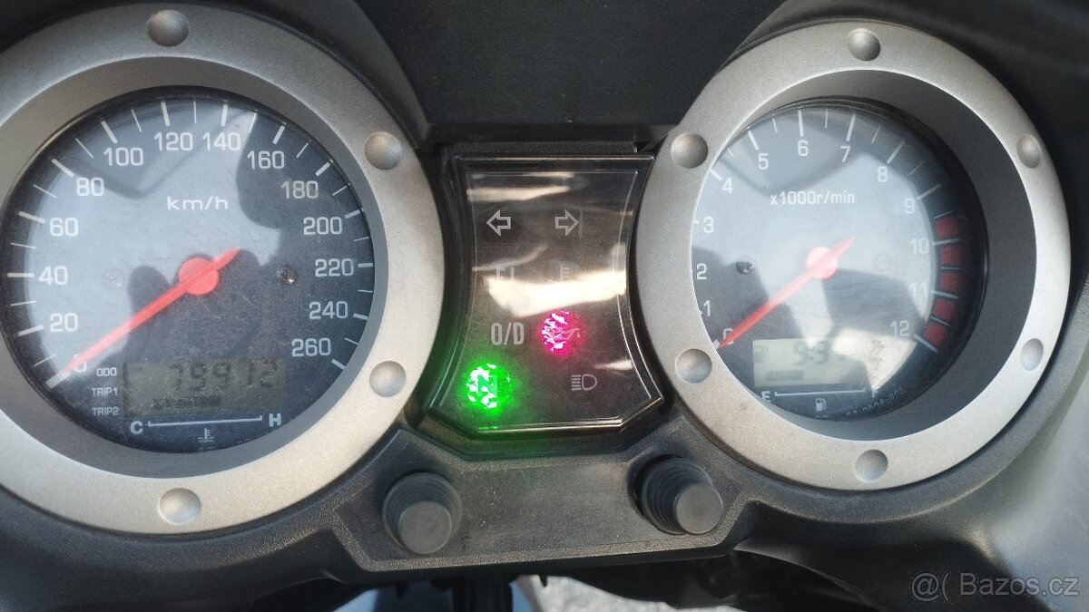 Suzuki V-stro DL 1000