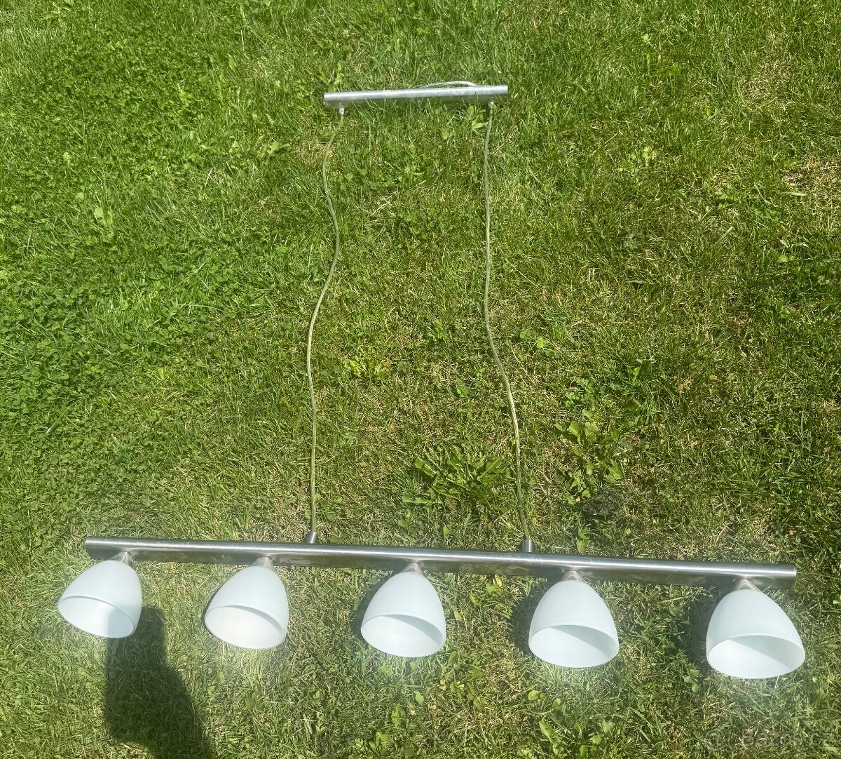 Stropní nerezové svítidlo , plně funkční, šířka 91 cm.