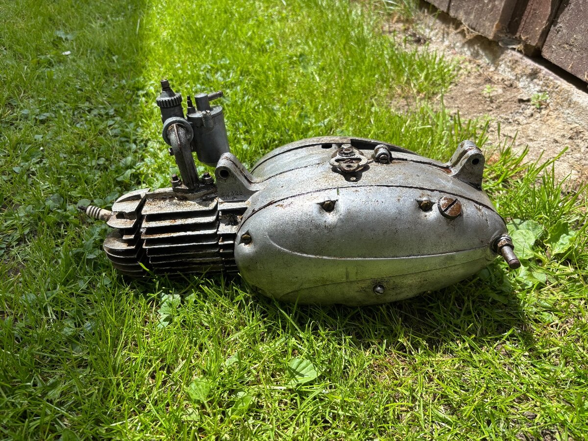 Jawa 550 pařez motor