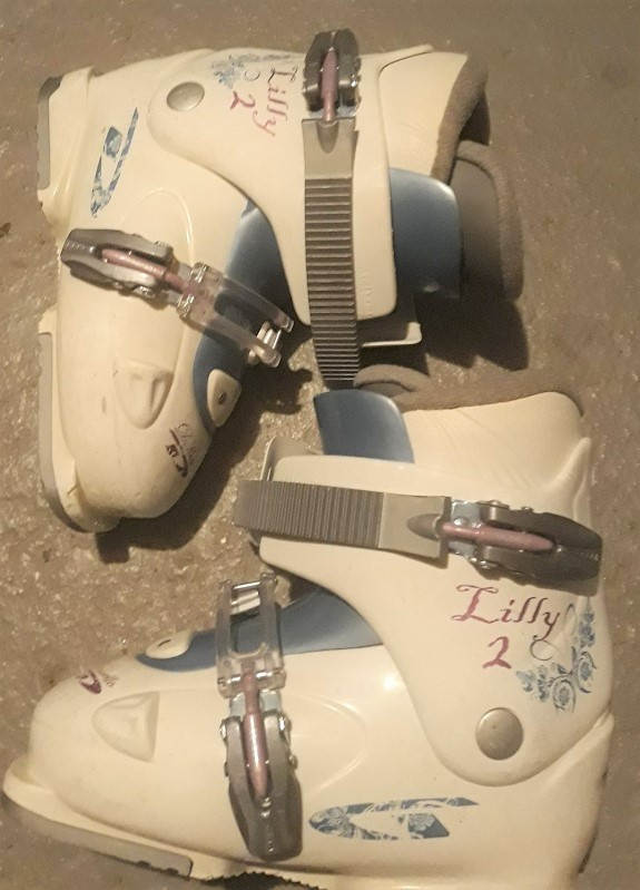 Prodám dětské lyžáky Dalbello Lilly bota 262mm, stélka 21cm