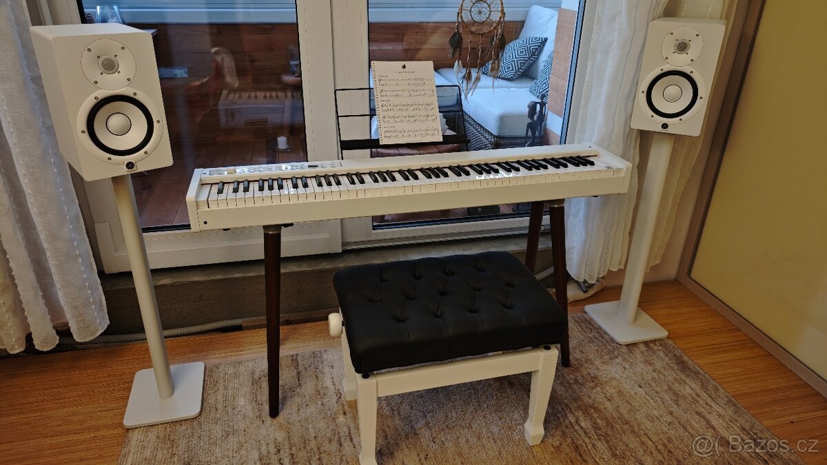 KOMPLET sestavu (v záruce)PIANO KORG D1 s bednami Yamaha HS7