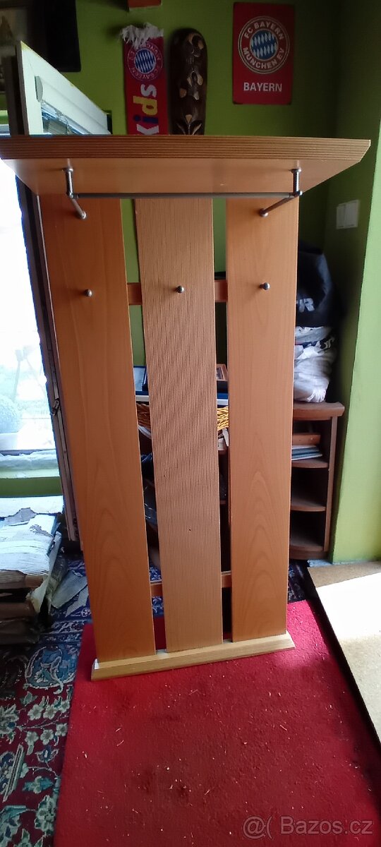 Věšáková předsíňová stěna