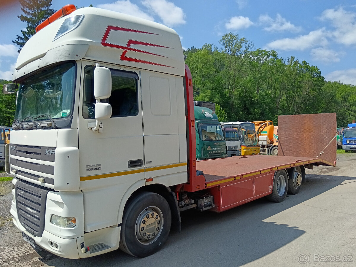 DAF XF 105.460 PŘEPRAVNÍK STROJŮ A VOZIDEL -14 T -