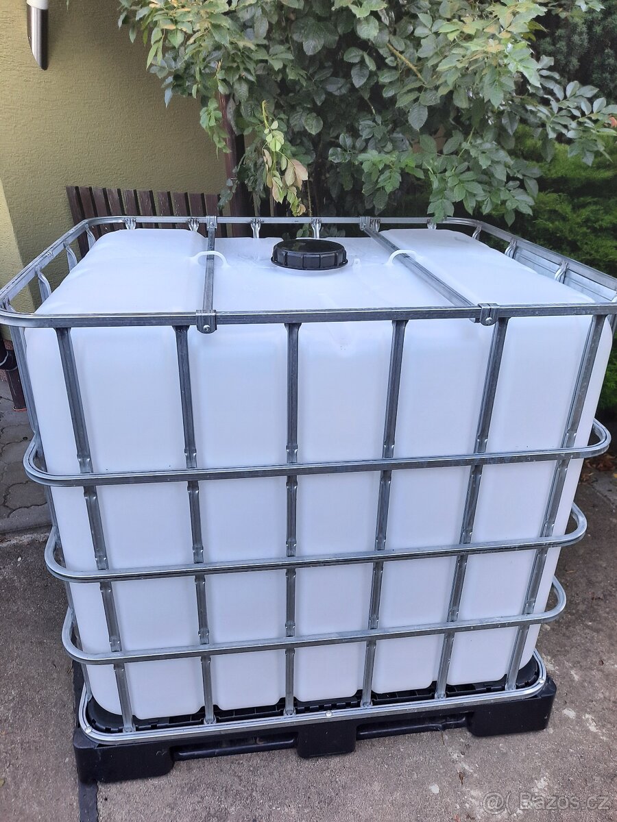 IBC KONTEJNER POTRAVINÁŘSKÝ NA PLASTOVÉ PALETĚ