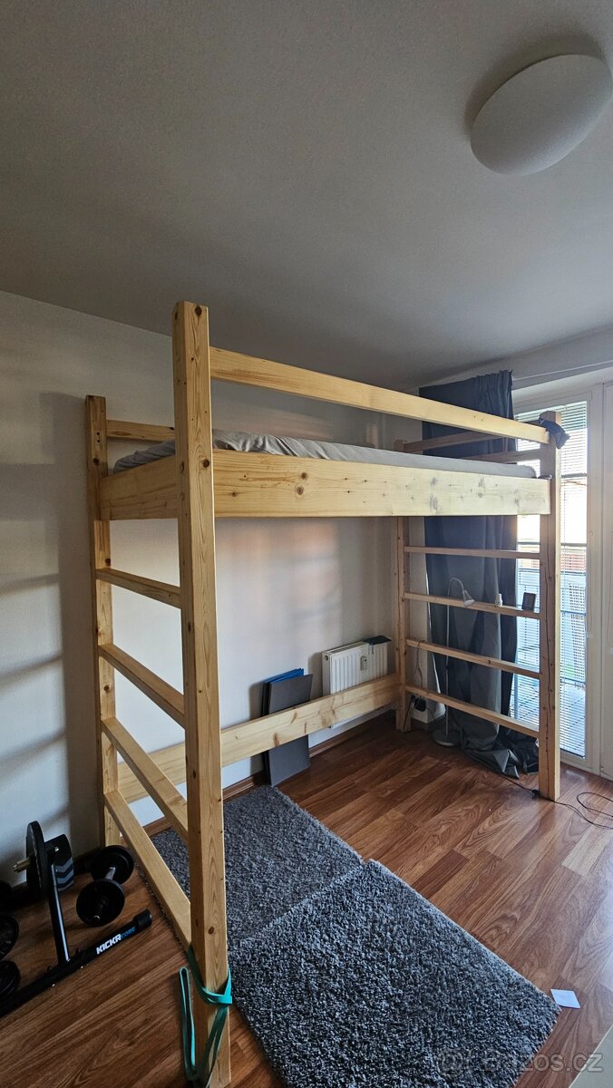 Prodám patrová postel z masivu