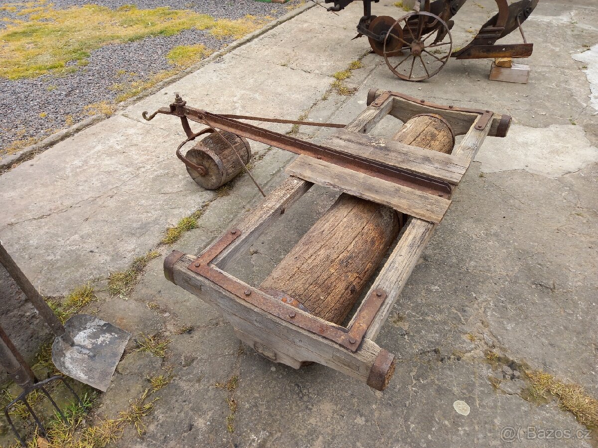 Historický luční válec