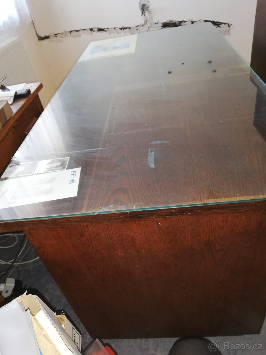Velký psací stůl z r 1960