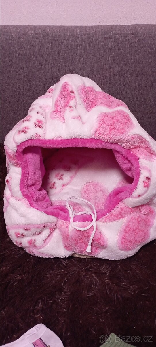 Pelíšek+4x oblečky