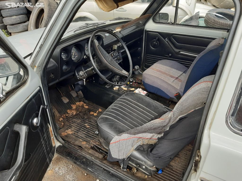 Lada Niva 1600-přední sedačky