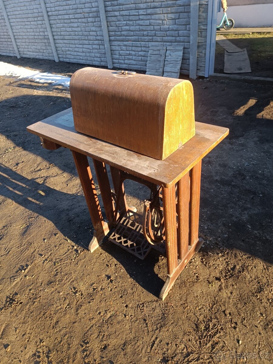 Šicí stroj Minerva