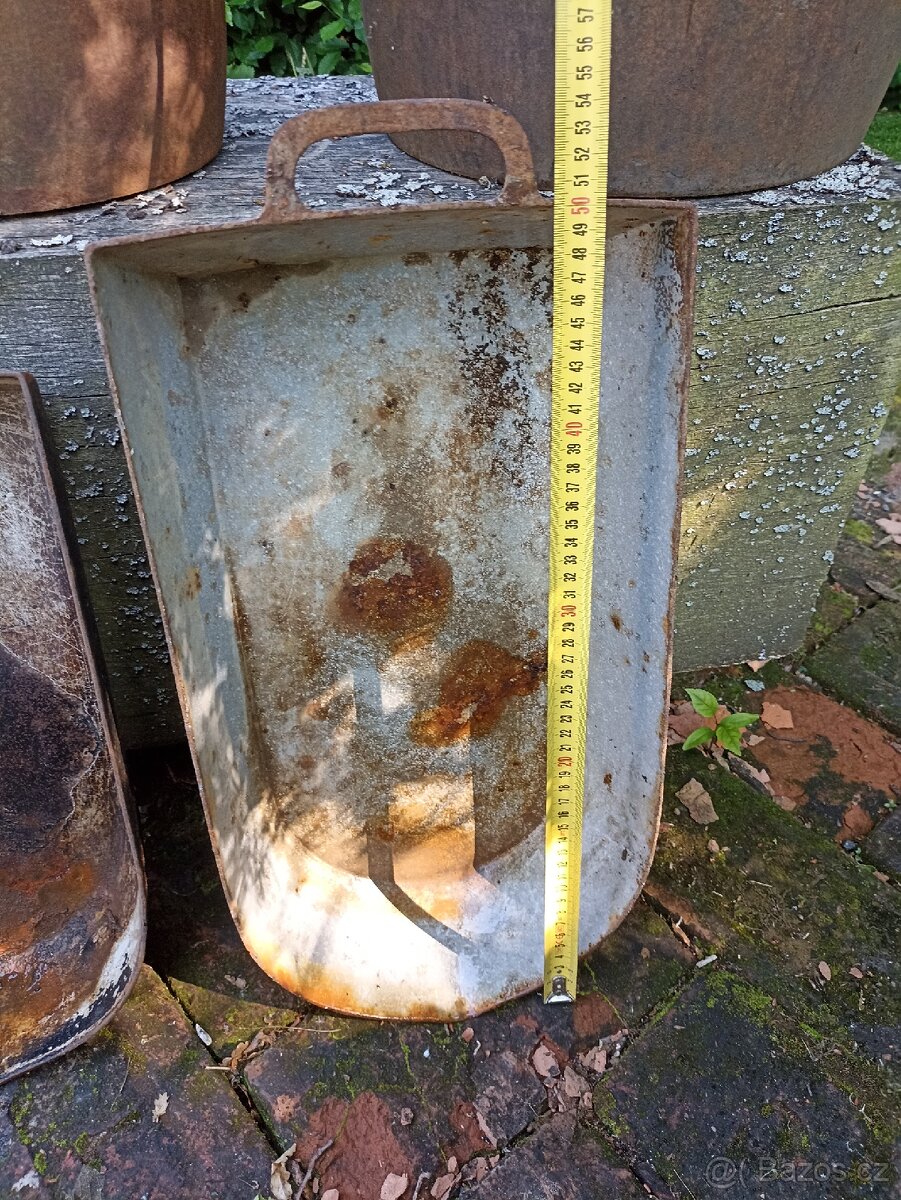 Set starých litinových hrnců "Železňáků" a pekaců "Husáků - 10