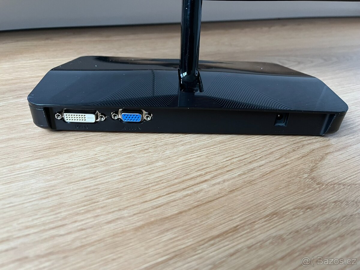 Kompletní PC Dell včetně monitoru, Win11, 16 GB RAM, SSD+HDD - 10