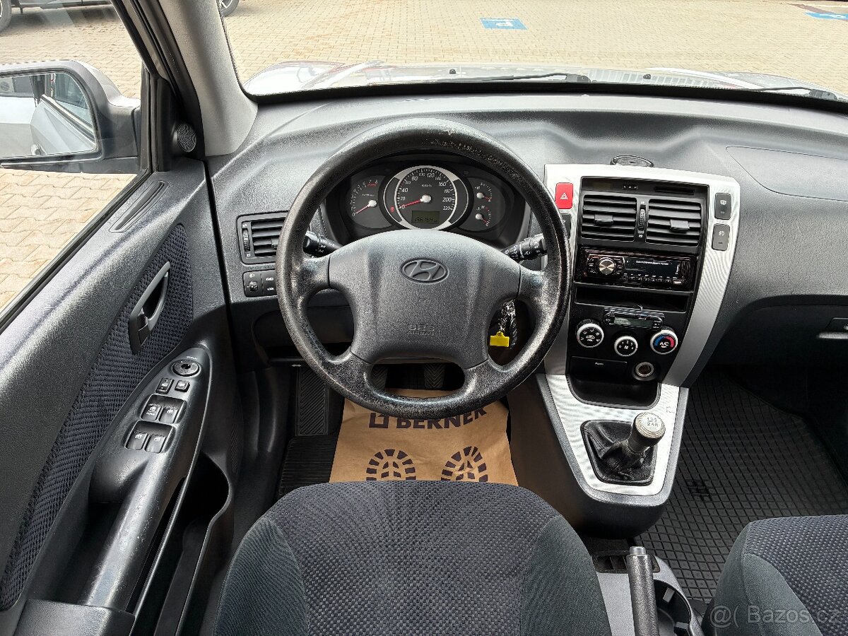 Hyundai Tucson 2.0i 104kW 4x4 KLIMA TAŽNÉ - 10
