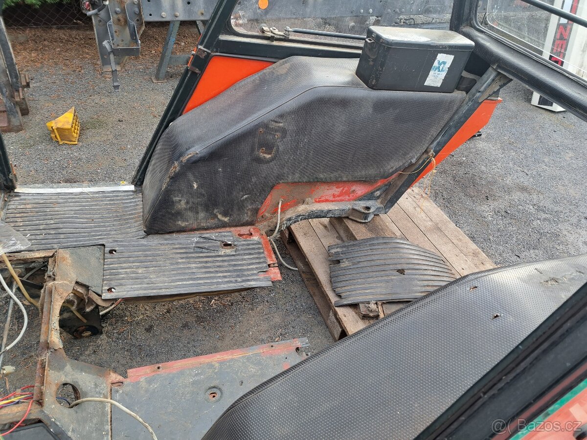 Zetor uřI kabina i rám kabiny s blatníky. - 10