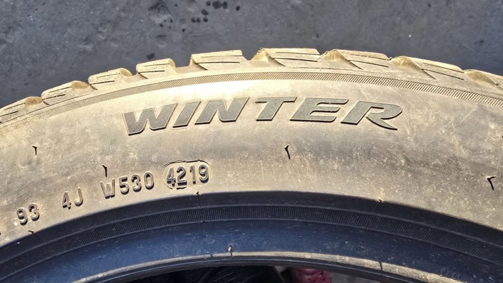 Zimní pneu 245/45/18 Pirelli - 10