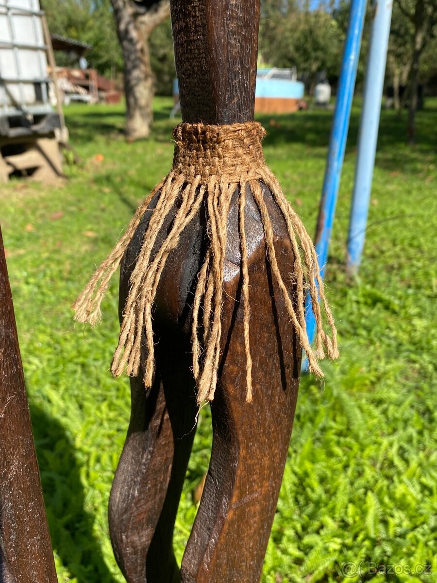 Dřevěný stojan na CD - 10