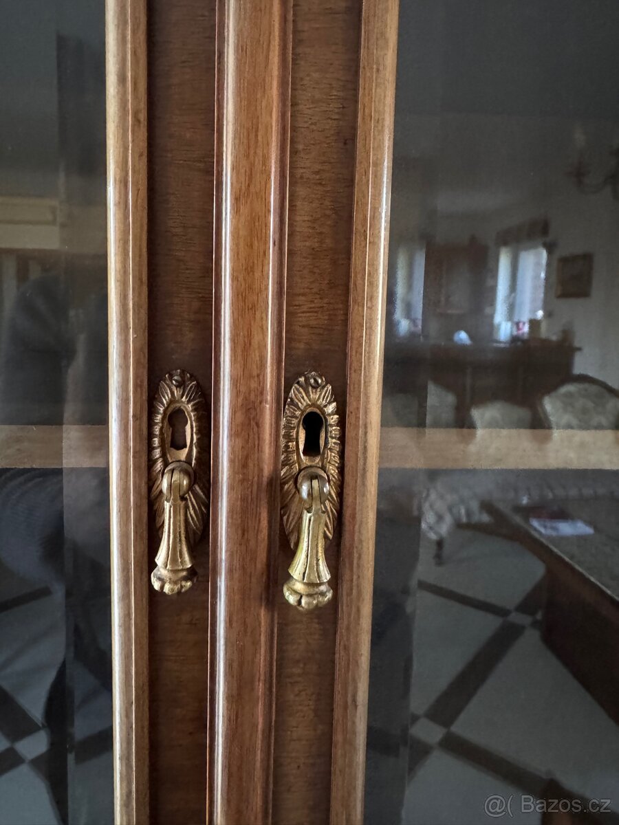 Výkladní skříň vitrína - 10