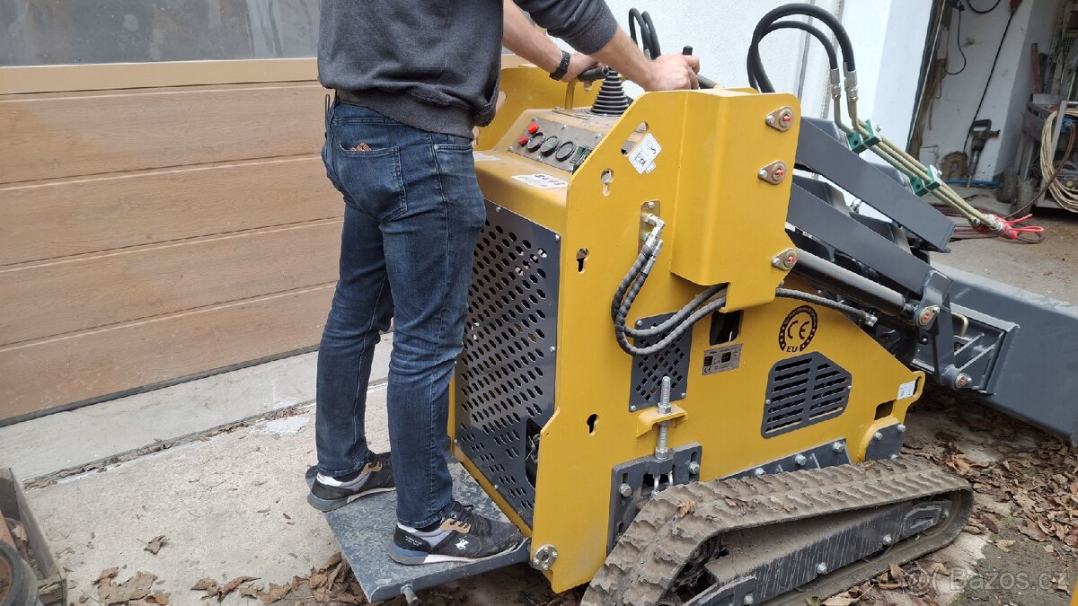 Mini nakladač, smykový nakladač - 10