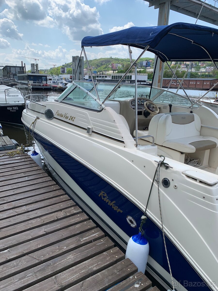 Prodám kajutovou loď Rinker 242 Fiesta vee - 10