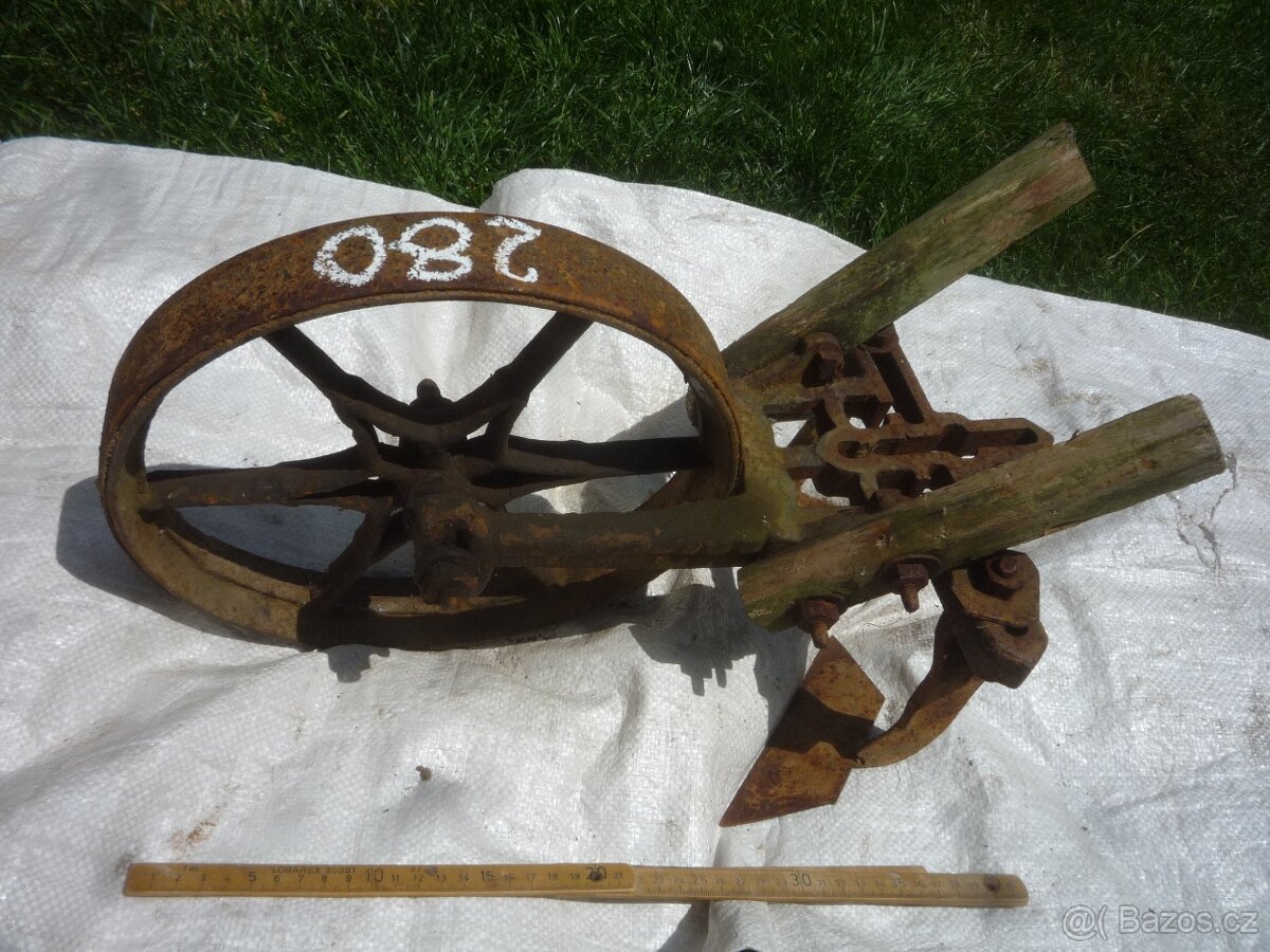 prodám Železná pojezdová konstrukce /trakač/ pod stabil.moto - 10