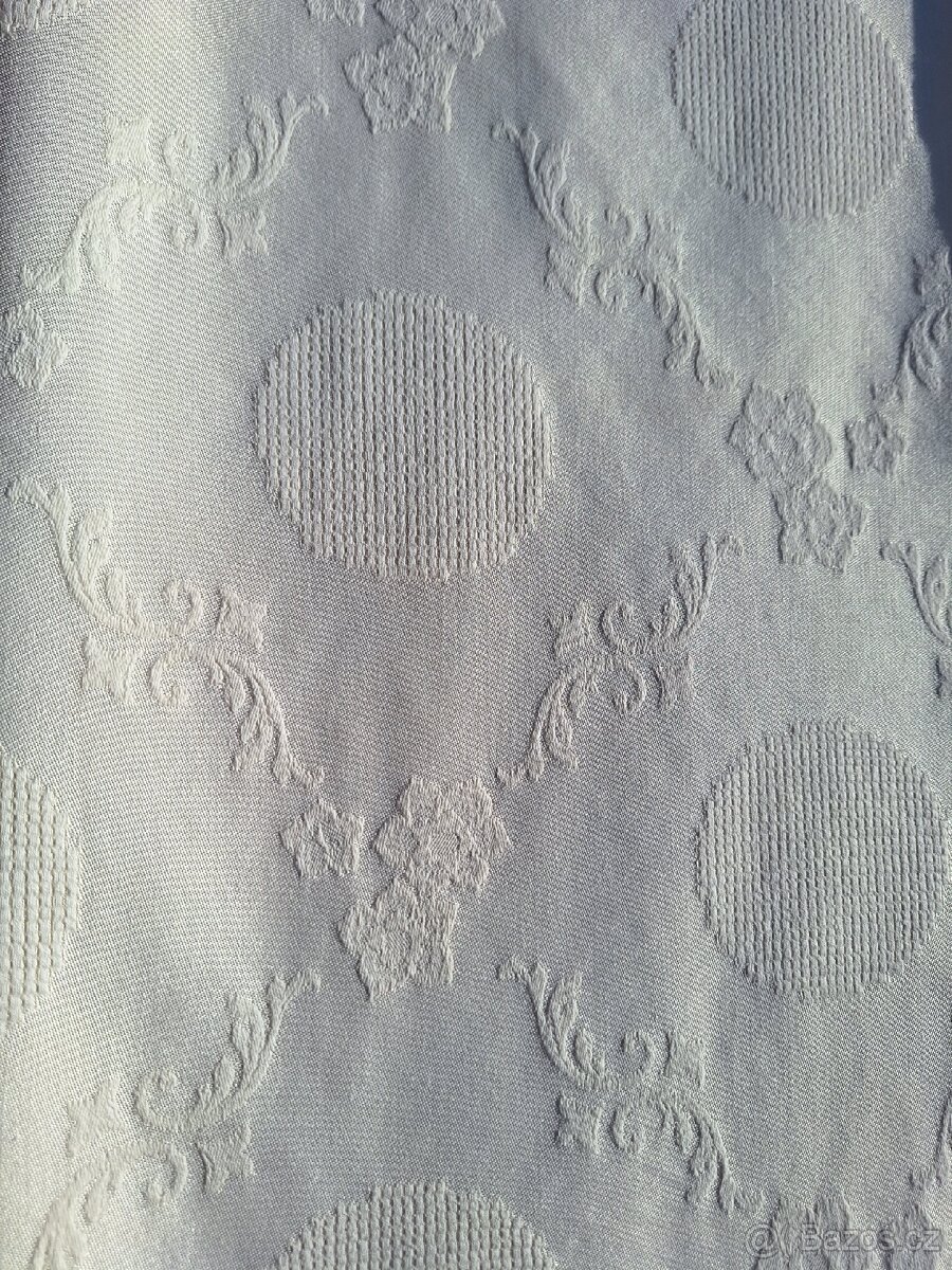 SLAVNOSTNÍ UBRUS vel. 127cm/123cm - 10