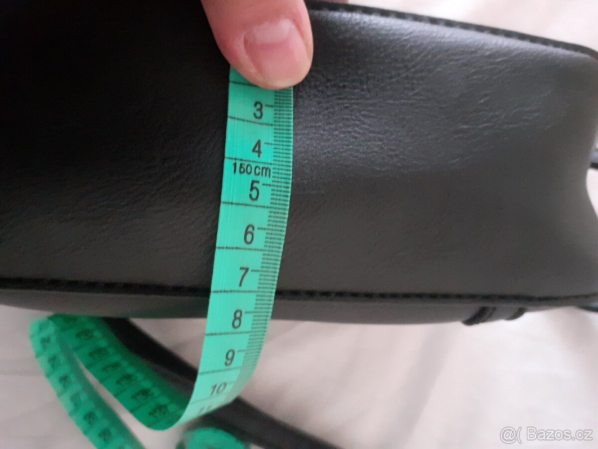 Dámská černá praktická kabelka crossbody - 10