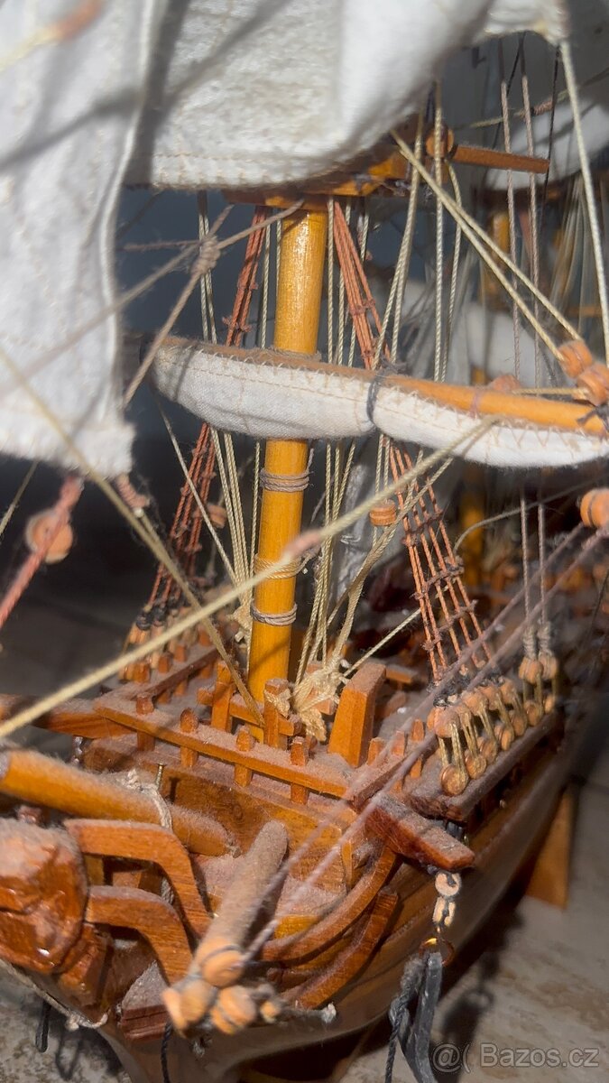 Dřevěný model historické lodě St. Géran 1736 - 10