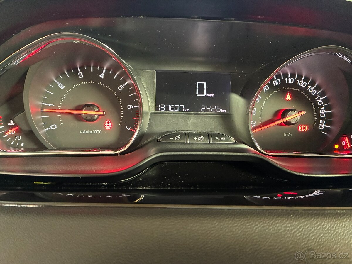 Peugeot 208 - max výbava - 10