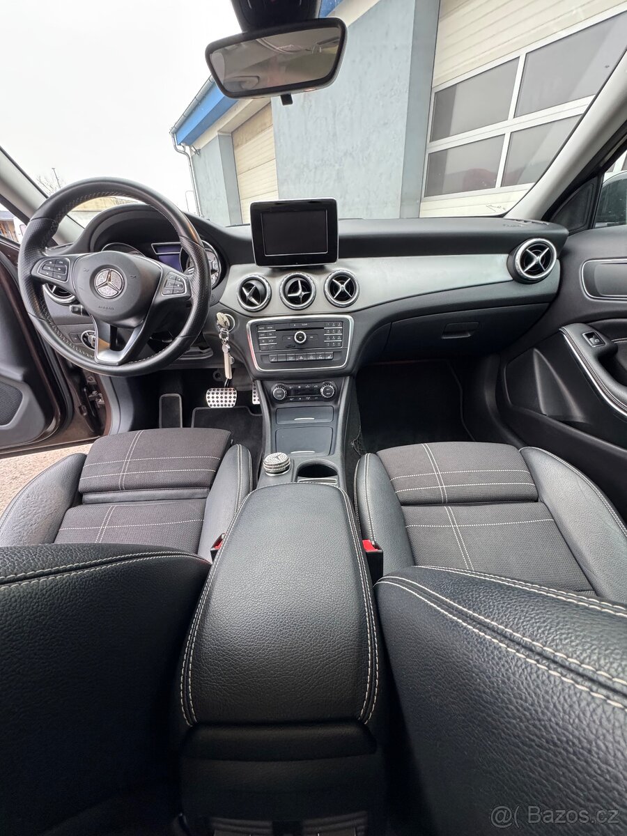 Mercedes-Benz GLA 220d (2015) – bez AdBlue, panorama, Night - 10