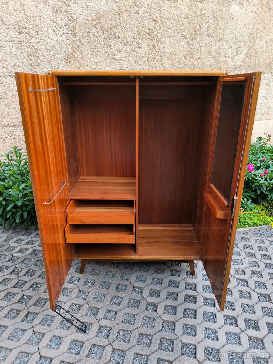Retro šatní skříň B. Landsman a H. Nepožitek - 60. léta - 10