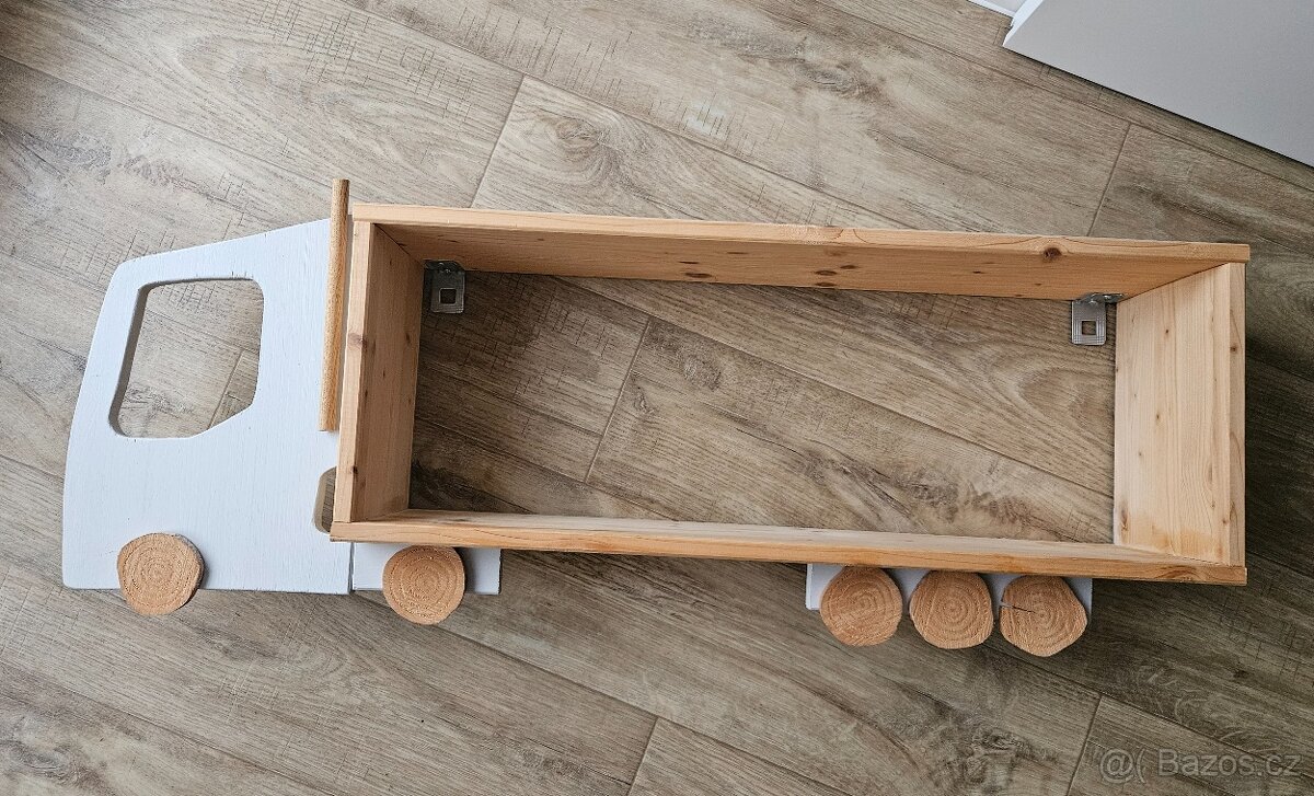 Police letadlo, kamion - 10