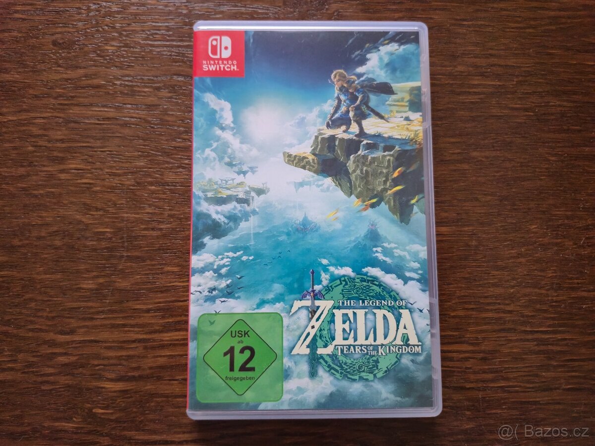NINTENDO SWITCH OLED (bílá verze) + 4 HRY A CESTOVNÍ OBAL - 10
