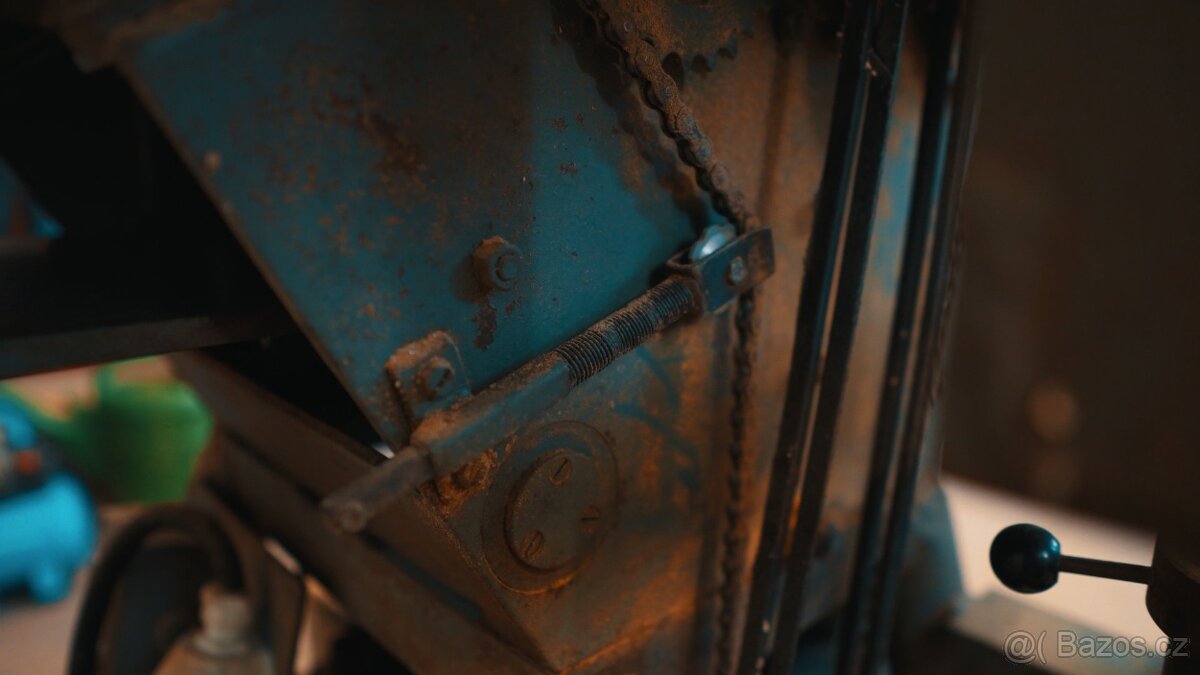 Srovnávačka s protahem, stolní pilou, příprava na frézování - 10